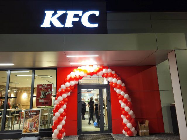 Był tort i kolorowe balony. KFC otworzyło w Lublinie kolejny lokal (zdjęcia)