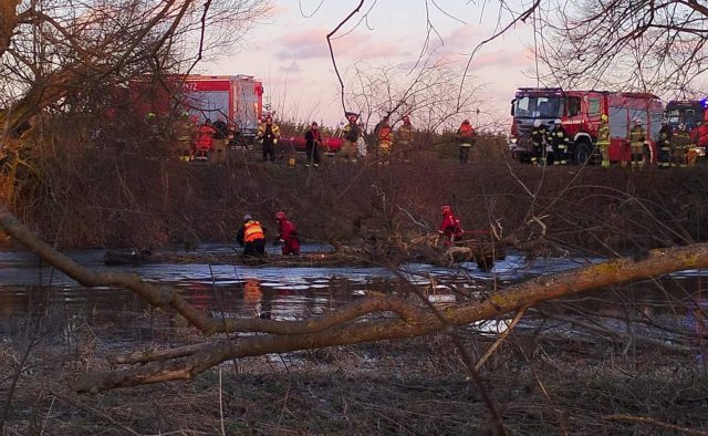 Nie żyje 10-latek wyłowiony z Wieprza. Trwają poszukiwania jego matki (zdjęcia)