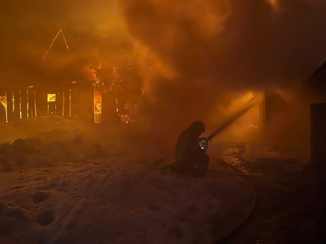 Pracowity tydzień tomaszowskich strażaków. Pożary, powalone drzewa, pomoc ratownikom medycznym (zdjęcia)