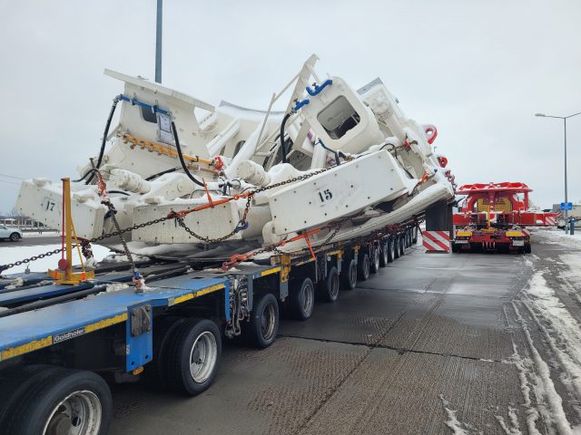 Drugi transport maszyny TBM wjechał w nocy na teren woj. lubelskiego. Którędy przejedzie i jakie będą utrudnienia w ruchu? (zdjęcia)