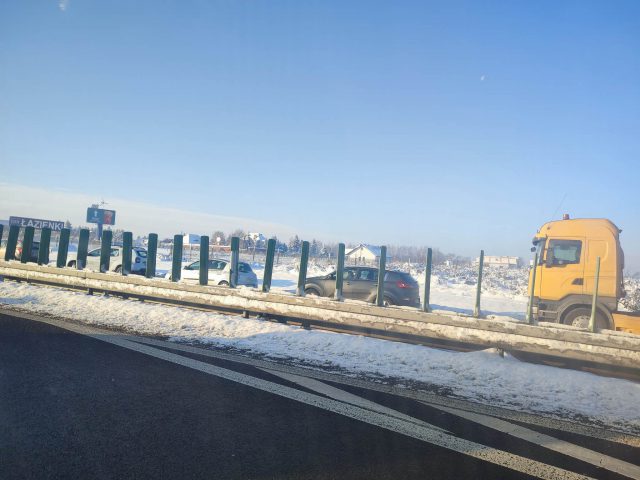 Zderzenie pojazdów na trasie Lubartów – Lublin. Są duże utrudnienia w ruchu (zdjęcia)