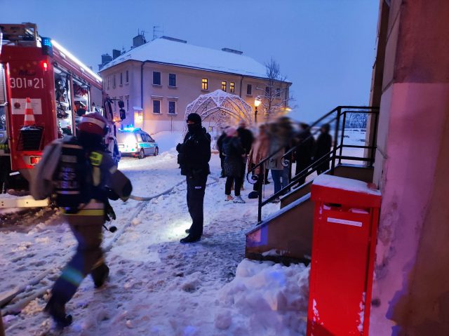 Pożar w restauracji na Starym Mieście w Lublinie. Na miejscu działają strażacy (wideo, zdjęcia)