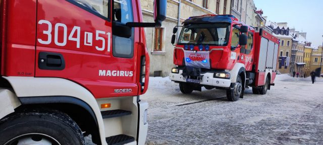Kolejna interwencja straży pożarnej na Starym Mieście w Lublinie. Trwa akcja dogaszania w restauracji (zdjęcia)