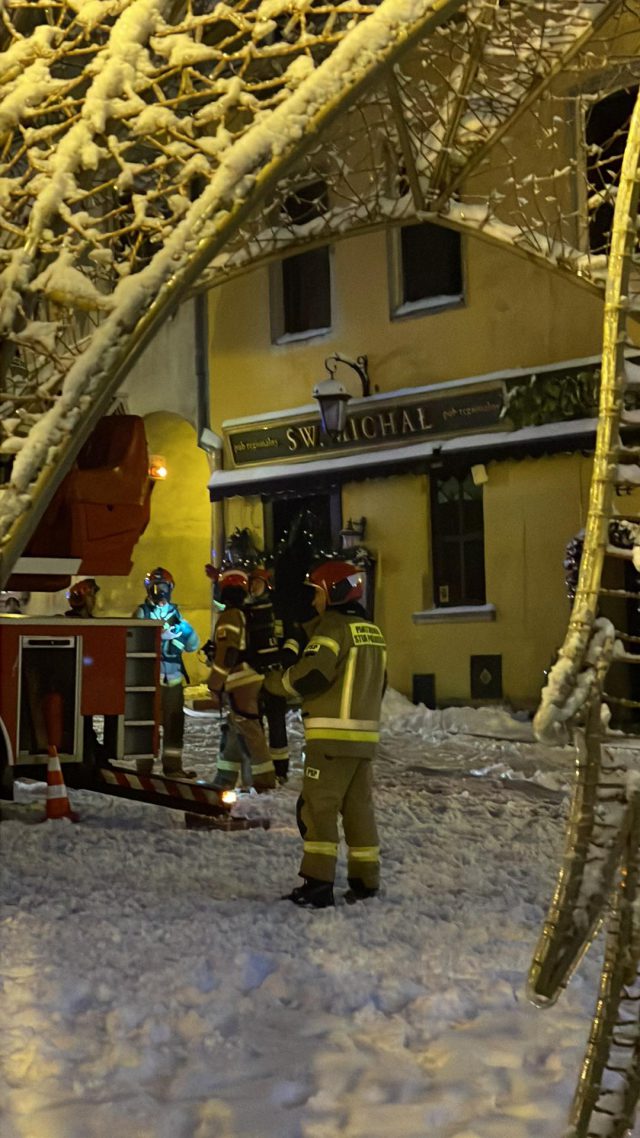 Pożar w restauracji na Starym Mieście w Lublinie. Na miejscu działają strażacy (wideo, zdjęcia)
