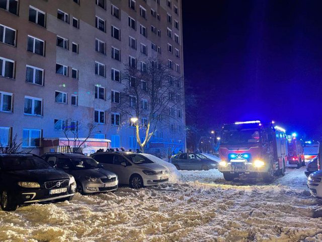 Pożar w budynku wielorodzinnym w Lublinie. Konieczna była ewakuacja części mieszkańców (zdjęcia)
