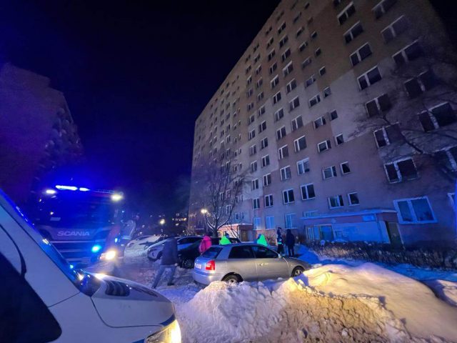 Pożar w budynku wielorodzinnym w Lublinie. Konieczna była ewakuacja części mieszkańców (zdjęcia)