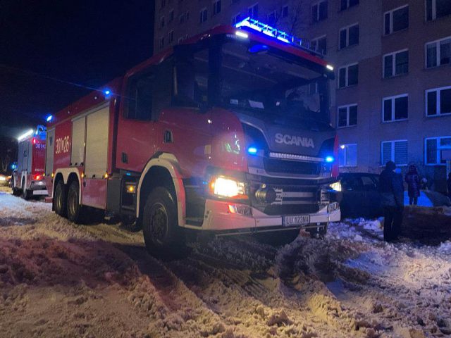 Pożar w budynku wielorodzinnym w Lublinie. Konieczna była ewakuacja części mieszkańców (zdjęcia)