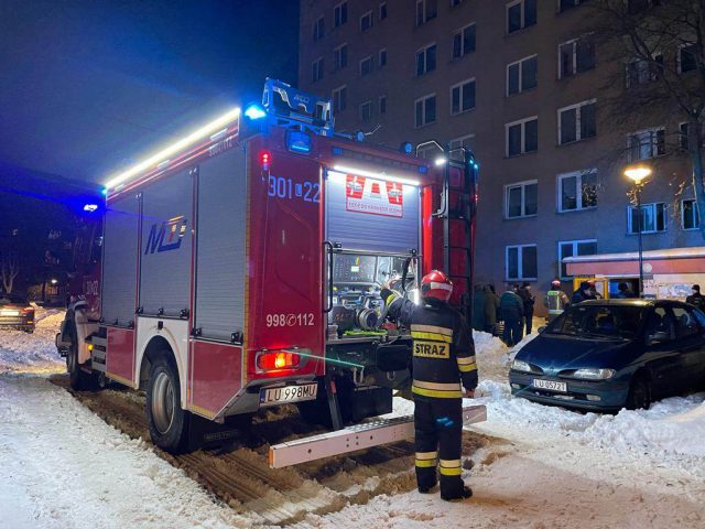 Pożar w budynku wielorodzinnym w Lublinie. Konieczna była ewakuacja części mieszkańców (zdjęcia)