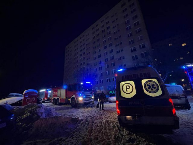 Pożar w budynku wielorodzinnym w Lublinie. Konieczna była ewakuacja części mieszkańców (zdjęcia)