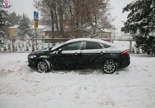 Pod szkołą potrąciło ją auto, przejechał po niej kolejny pojazd. 14-latka walczy o życie (zdjęcia)