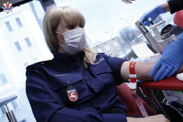 Policjanci z lubelskiego garnizonu oddali krew. Uzbierało się prawie 10 litrów (wideo, zdjęcia)