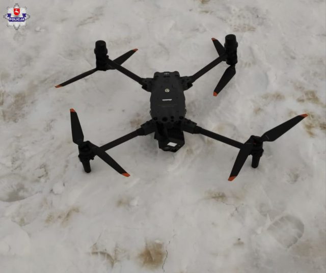 Lubartowscy policjanci otrzymali na wyposażenie drona. Będzie rejestrował wykroczenia i pomagał w poszukiwaniach (zdjęcia)