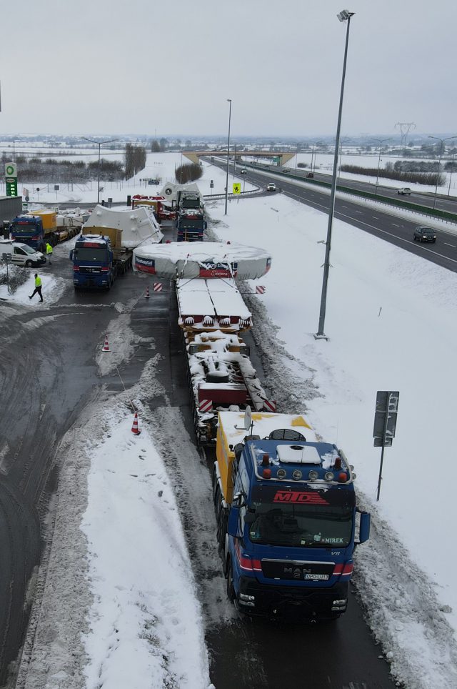 Drugi transport maszyny TBM wjechał w nocy na teren woj. lubelskiego. Którędy przejedzie i jakie będą utrudnienia w ruchu? (zdjęcia)