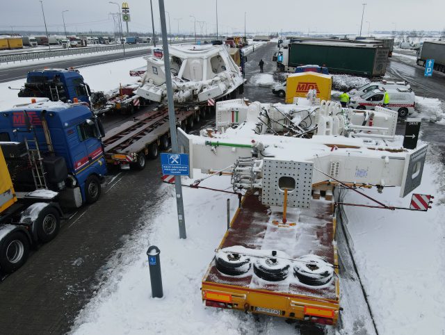 Drugi transport maszyny TBM wjechał w nocy na teren woj. lubelskiego. Którędy przejedzie i jakie będą utrudnienia w ruchu? (zdjęcia)