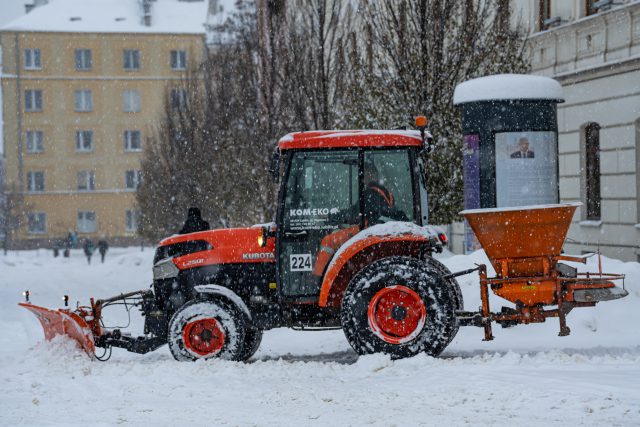 Zakończyła się akcja odśnieżania miasta w trybie kryzysowym. Dotychczasowy koszt usuwania śniegu to niemal 5,7 mln złotych (zdjęcia)