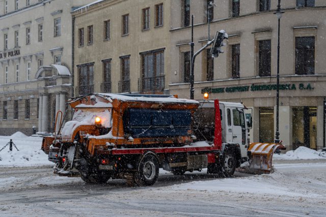 Zakończyła się akcja odśnieżania miasta w trybie kryzysowym. Dotychczasowy koszt usuwania śniegu to niemal 5,7 mln złotych (zdjęcia)
