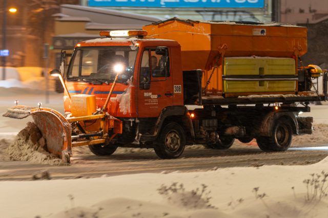 Zakończyła się akcja odśnieżania miasta w trybie kryzysowym. Dotychczasowy koszt usuwania śniegu to niemal 5,7 mln złotych (zdjęcia)