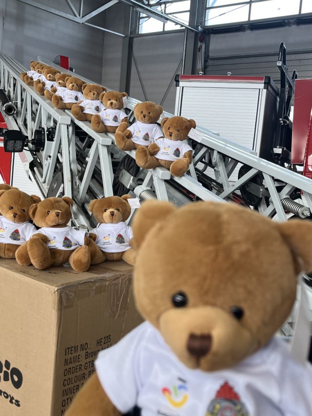 Do Państwowej Straży Pożarnej trafiło 2500 pluszowych misiów ratowników (zdjęcia)