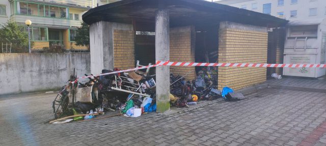 Szereg pożarów od fajerwerków. W Lublinie ogień uszkodził kilka aut, straty są spore (zdjęcia)