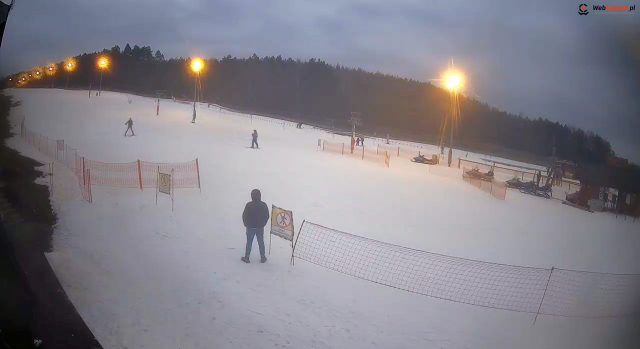 Temperatura spadła, znów można pojeździć na nartach. Ale tylko w dwóch miejscach (zdjęcia)