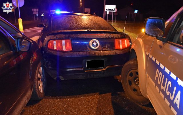 Pościg za mustangiem, kierowca był pijany. To nie pierwszy raz, kiedy uciekał przed policją (zdjęcia)