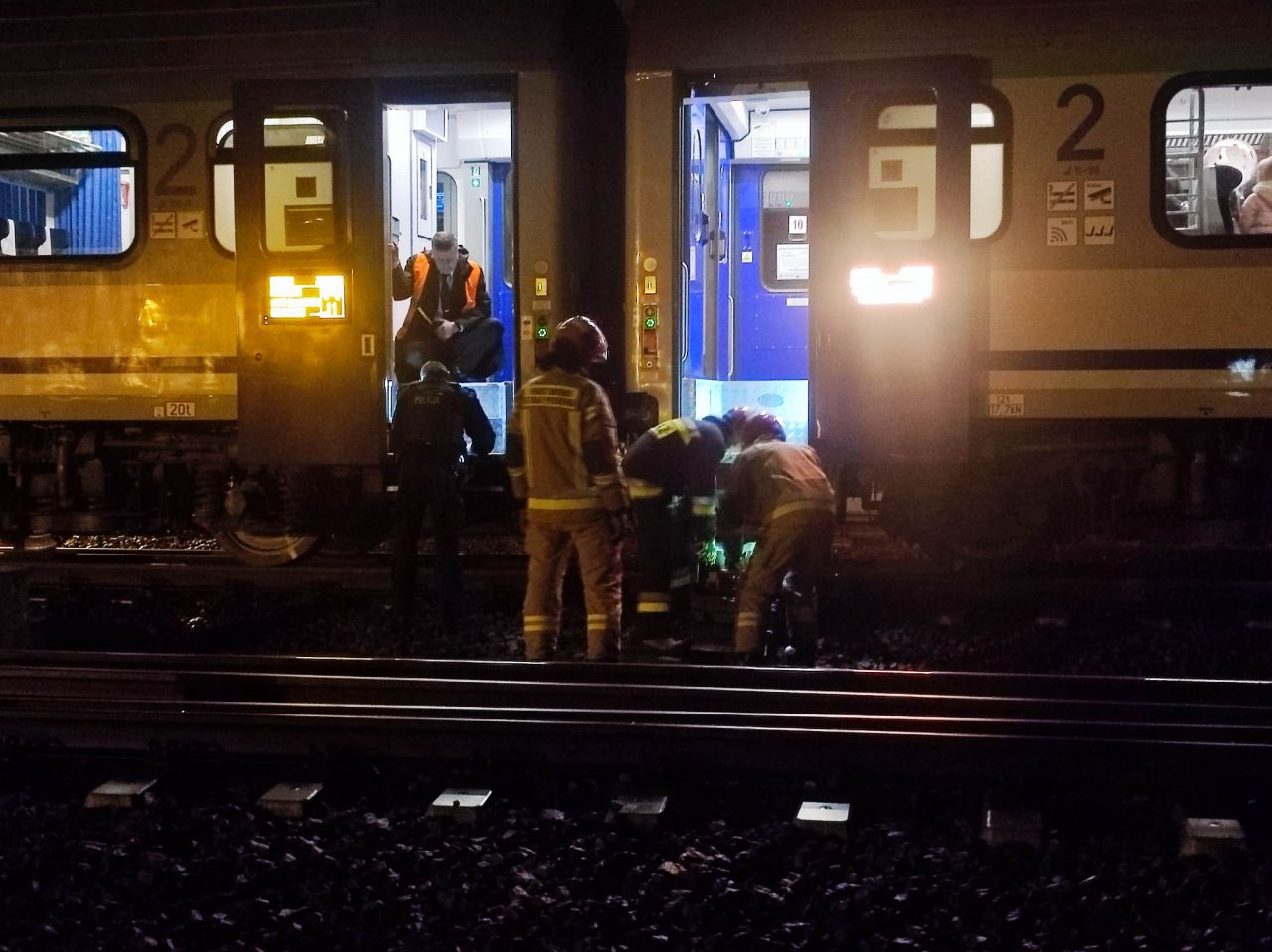 Pociąg potrącił człowieka pod Kołbielą, wstrzymano ruch Lublin–Warszawa