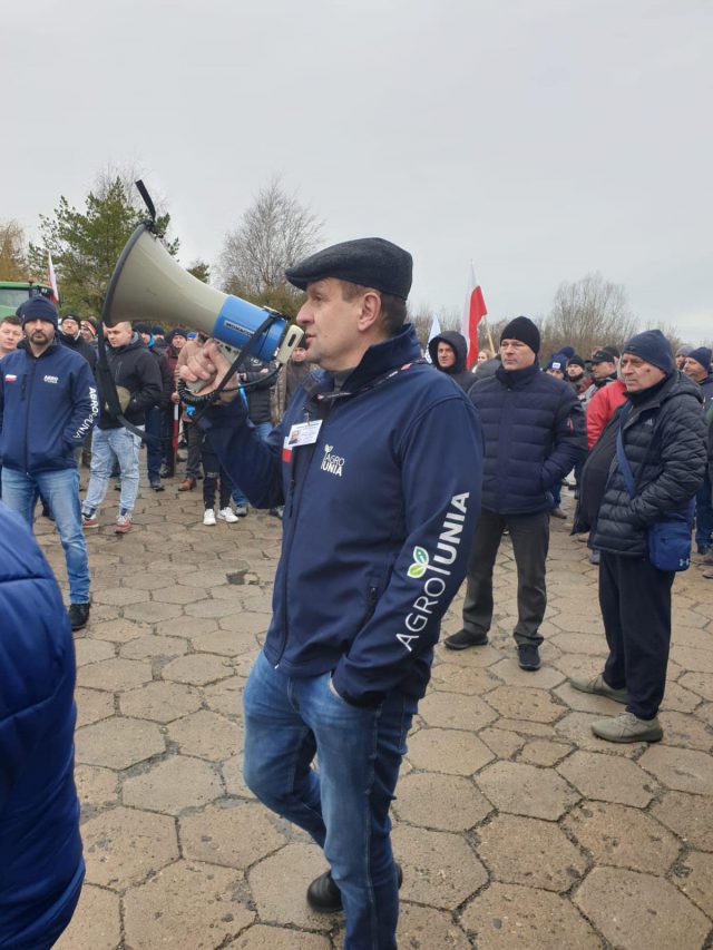 Pikietujący rolnicy czekają na ministra. Akcja w Chełmie potrwa przynajmniej do czwartku (zdjęcia)