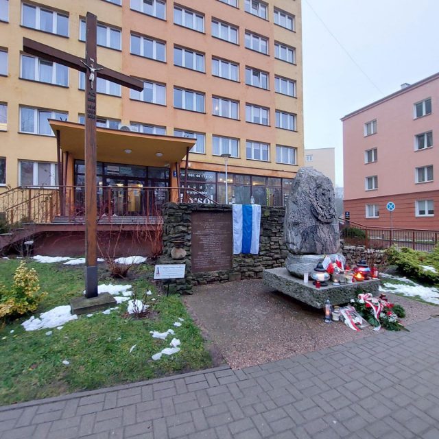 Białorusin dostrzegł na lubelskim pomniku flagę Wolnej Rosji. Sprawą zajmują się policjanci (zdjęcia)