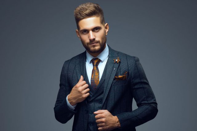 Garnitur męski – jaki elegancki komplet wybrać, aby zawsze wyglądać dobrze?