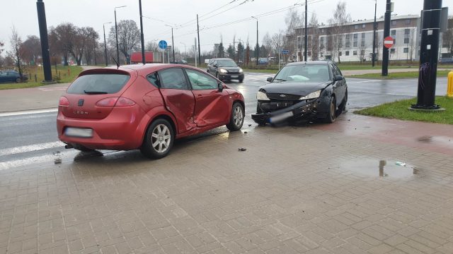 Poranne zderzenia pojazdów na lubelskich skrzyżowaniach (zdjęcia)