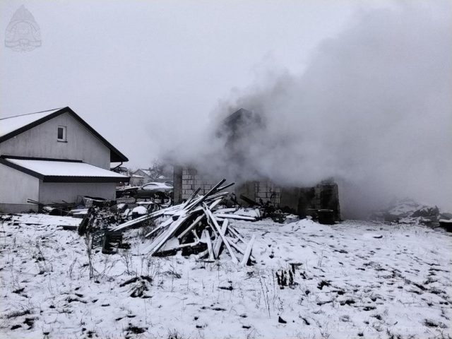 Dwa groźne pożary w ciągu dwóch dni. W ogniu stanął dom, a potem budynek magazynowy (zdjęcia)