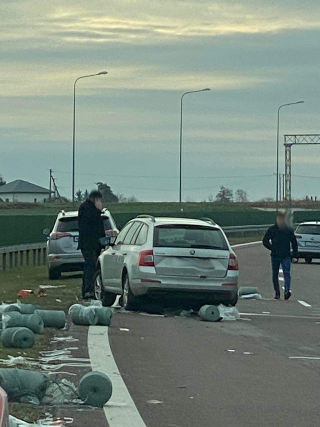 Zderzenie dwóch ciężarówek w Bogucinie. Duże utrudnienia w ruchu na drodze ekspresowej (zdjęcia)