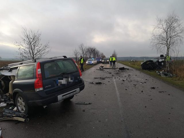 Śmiertelny wypadek w regionie. Jedna osoba nie żyje, droga jest zablokowana (zdjęcia)