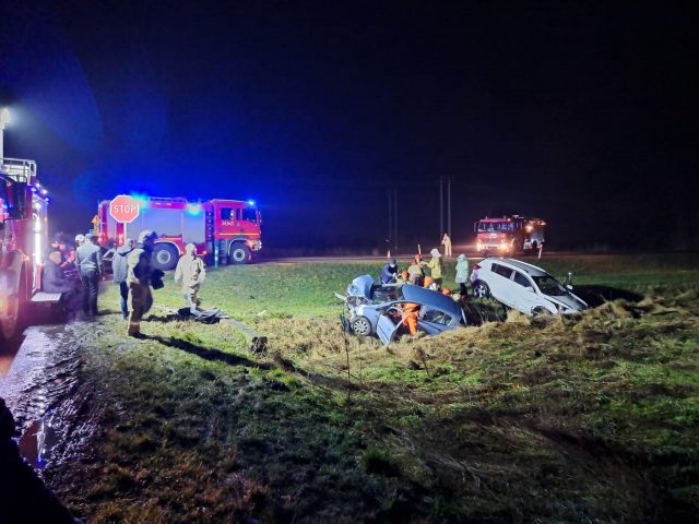 Nie ustąpiła pierwszeństwa, doszło do wypadku. Dwie osoby w szpitalu (zdjęcia)