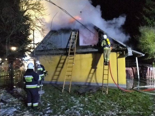 Tragiczny pożar budynku mieszkalnego. Jedna osoba nie żyje (zdjęcia)