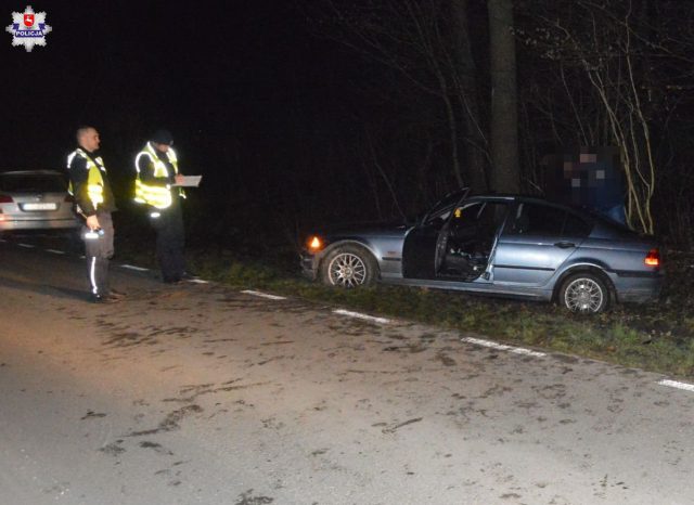 Pościg za 21-latkiem w BMW. Policjant oddał strzał z broni w opony (zdjęcia)