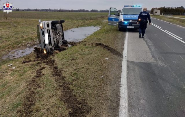 W taki sposób zakończył swoją podróż nissanem. Był pijany (zdjęcia)