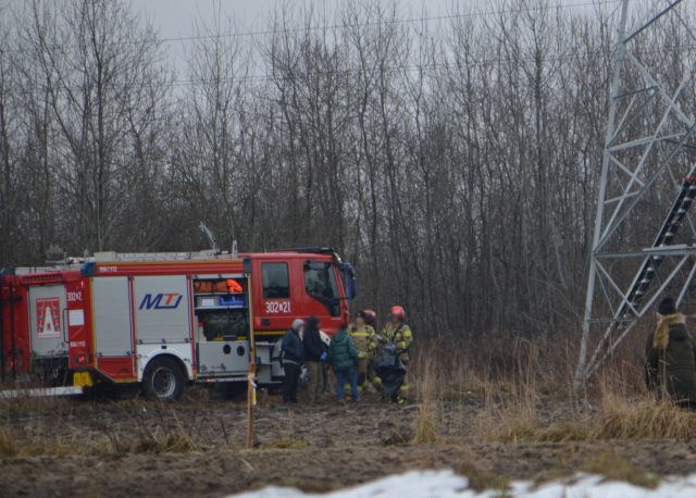 W środku nocy wszedł do domu swojej byłej żony i zaatakował młotkiem śpiące osoby. Ranny 60-latek nie przeżył