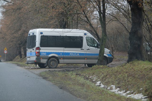 Zaatakował młotkiem byłą żonę i jej partnera, a potem powiesił się na słupie (zdjęcia)