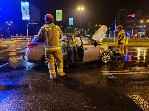 Światła nie działały, nie spojrzał na znaki. BMW zderzyło się z toyotą (zdjęcia)