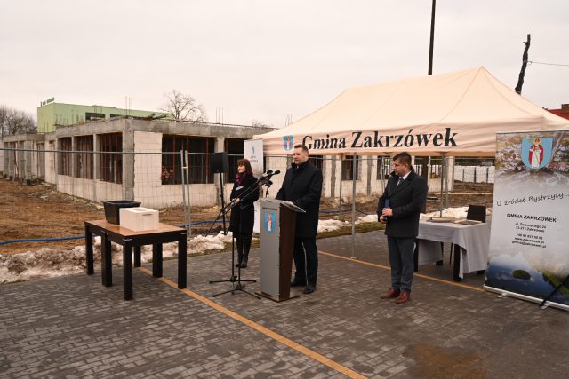 W Zakrzówku powstaje przedszkole dla 150 dzieci. Na uroczystość podpisania aktu erekcyjnego przyjechał minister (zdjęcia)