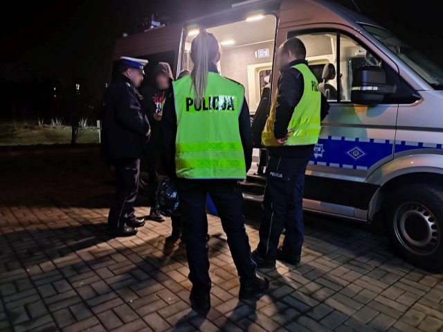 Zmarła kobieta potrącona przez auto dostawcze. Kierowca zapewniał, że źle się poczuła i sama upadła (zdjęcia)