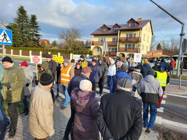 Walczą o swoje domy i przedsiębiorstwa. Zapewniają, że nie pozwolą zniszczyć tego, na co pracowały całe pokolenia (zdjęcia)