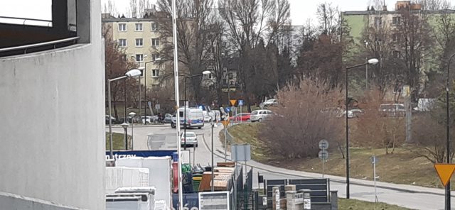 Wjechał w mężczyznę na hulajnodze. Na miejscu pracują policjanci, są utrudnienia w ruchu (zdjęcia)