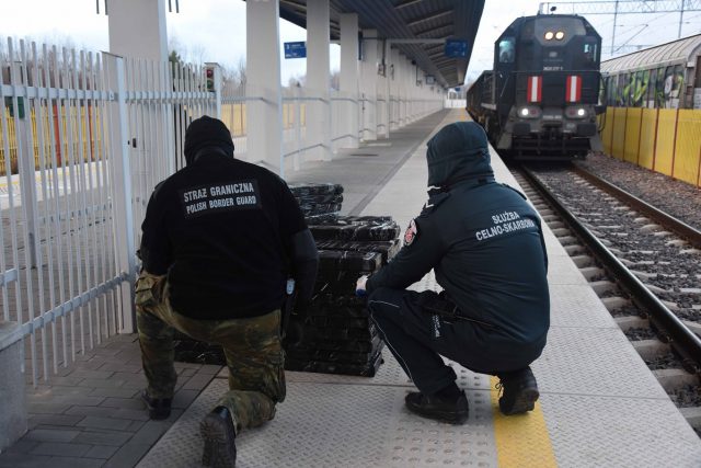 Nielegalne papierosy w pociągu jadącym z Białorusi (zdjęcia)