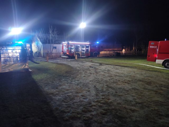 Ogień pojawił się na poddaszu, interweniowali strażacy (zdjęcia)