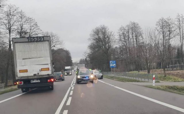 Zderzenie pojazdów na trasie Piaski-Zamość. Jeden pas zablokowany (zdjęcia)