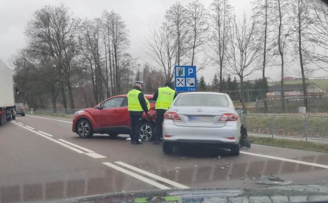 Zderzenie pojazdów na trasie Piaski-Zamość. Jeden pas zablokowany (zdjęcia)