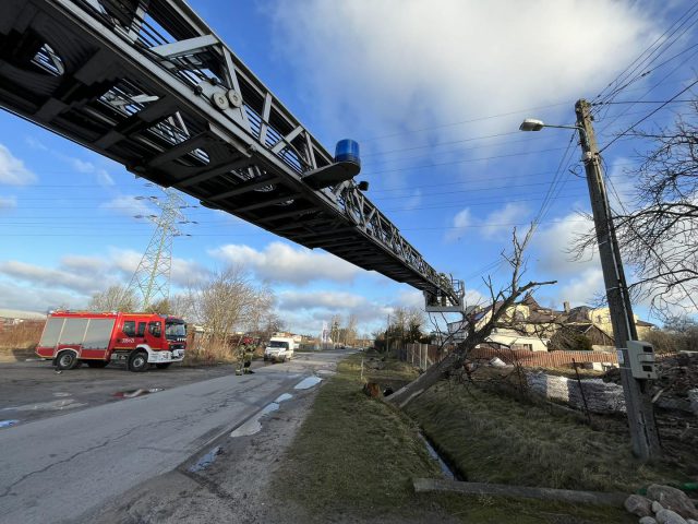 Strażacy w całym kraju interweniowali niemal 4300 razy do usuwania skutków silnego wiatru (zdjęcia)