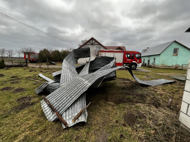 Strażacy w całym kraju interweniowali niemal 4300 razy do usuwania skutków silnego wiatru (zdjęcia)